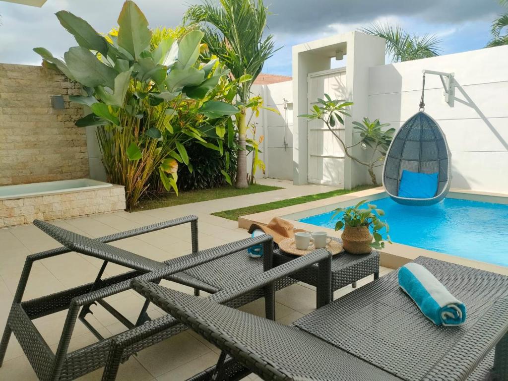 Bazén v ubytování Pineale Villas, Resort and Spa nebo v jeho okolí