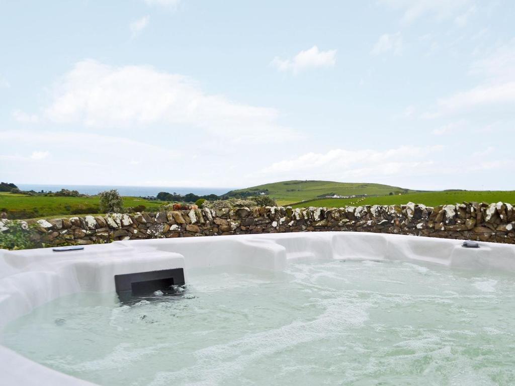 a bath tub with a tv in it at Culquhasen in Gillespie