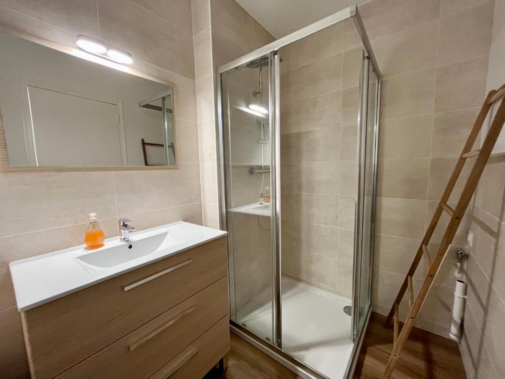 Kúpeľňa v ubytovaní Appartement rue Condorcet parking privé- DABNB