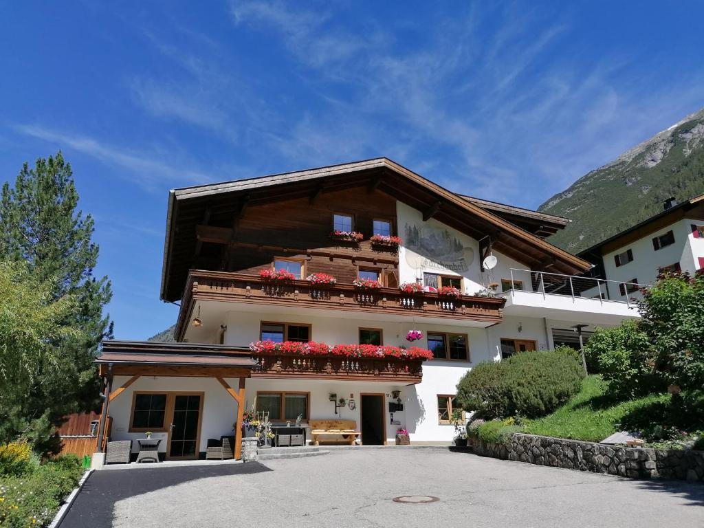 Nespecifikovaný výhled na hory nebo výhled na hory při pohledu z apartmánu