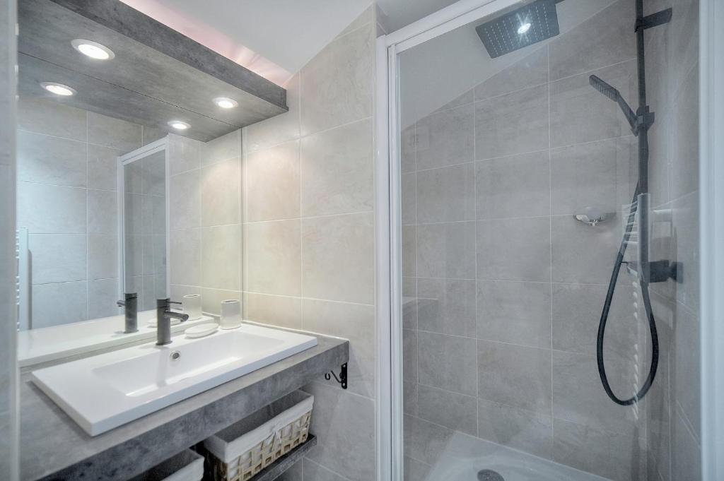 Kúpeľňa v ubytovaní Magnifique et lumineux 3 pieces A2B238