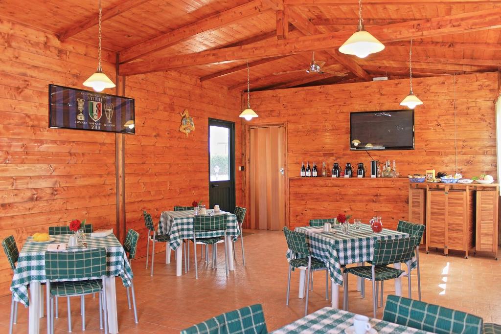 TV a/nebo společenská místnost v ubytování Agriturismo Il Gelsomino Ritrovato