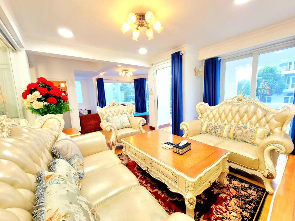 Gallery image of Promotion Early Booker, Lan Anh Villa with 7 bedrooms and Ocean View, near beach and facilities home in Nha Trang