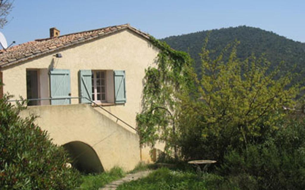 a building with a window on the side of it at Domaine des fouques in Hyères