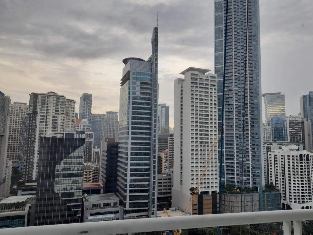 Jazz – Makati 2BR 21st FLR condo with 2 balconies and full kitchen