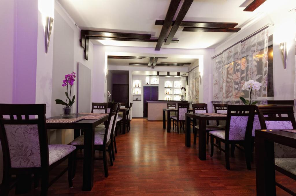 Restoran ili drugo mesto za obedovanje u objektu Hotel-24
