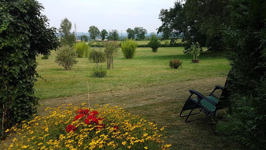 Vonkajšia záhrada v ubytovaní Maison familiale Ronchonnette et mon Repos