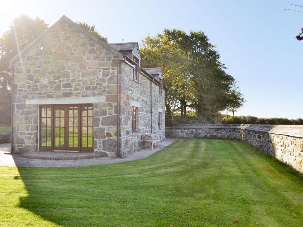 an old stone house with a large yard at Burnoon Barn in Cury