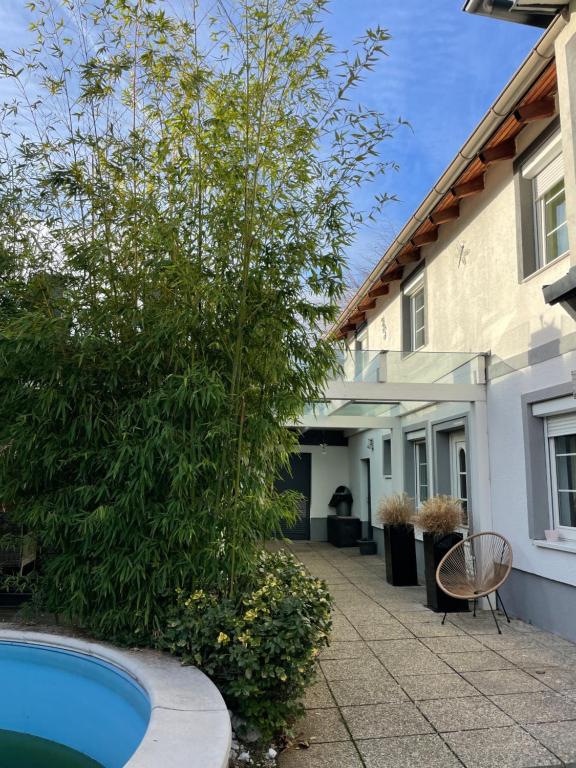 Outlet Center House, Pool Garden Sundeck Jacuzzi - Housity