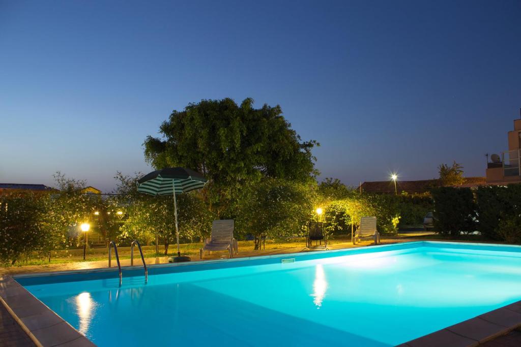Bazén v ubytování Agriturismo Il Gelsomino Ritrovato nebo v jeho okolí