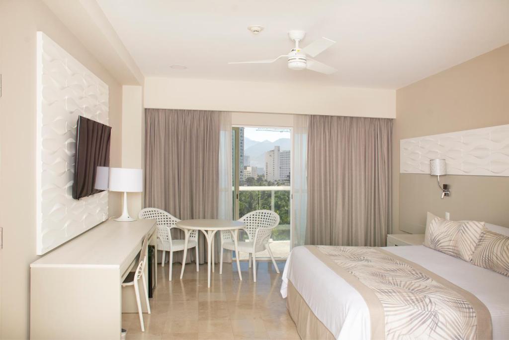 Postel nebo postele na pokoji v ubytování Krystal Grand Puerto Vallarta - All Inclusive