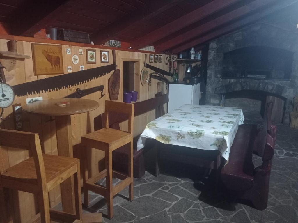 Posedenie v ubytovaní Drago Kremenjaš