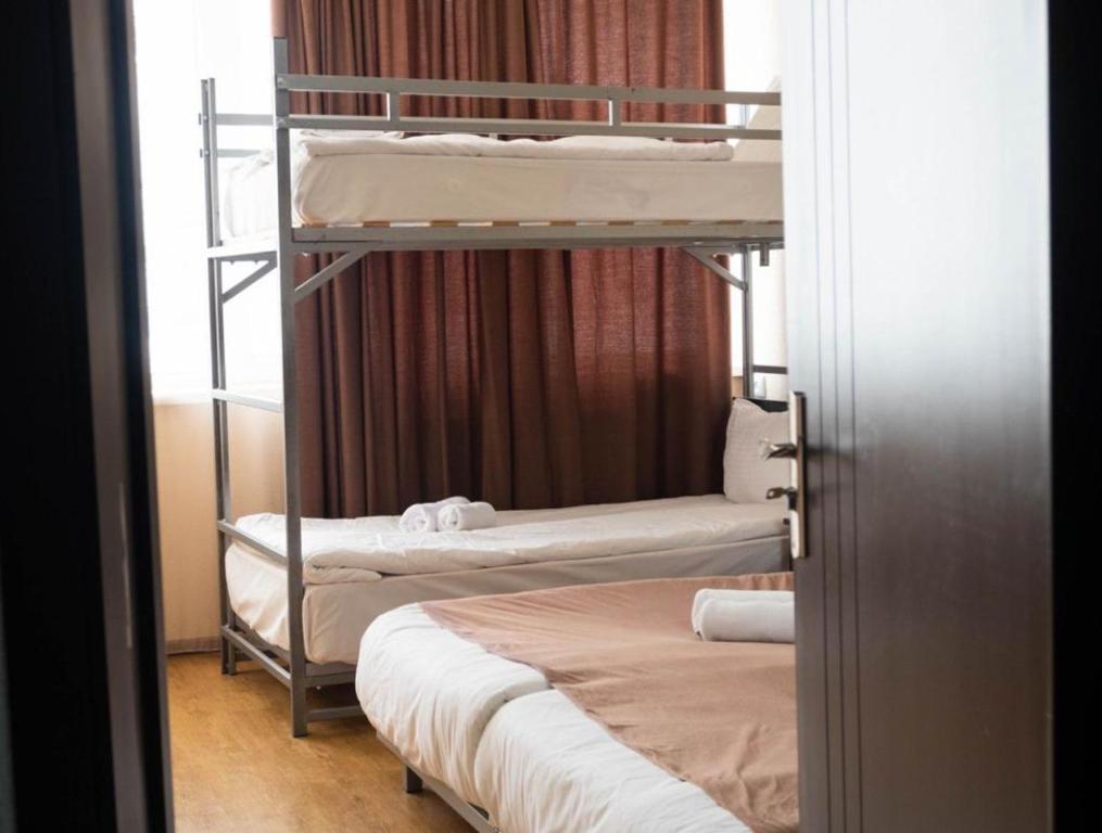 Postel nebo postele na pokoji v ubytování Gudauri Club 2100 Apt206