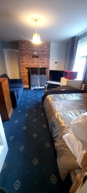 a hotel room with a bed and a kitchen at Phoenix Nights Guest House in Barrow in Furness