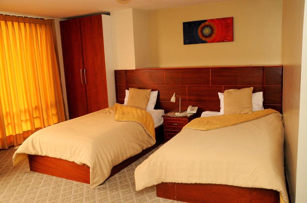 Postel nebo postele na pokoji v ubytování Colony Inn Hotel