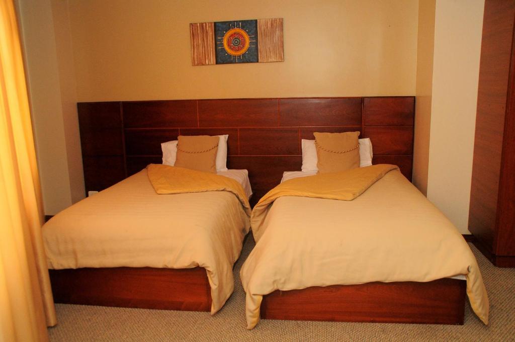 Postel nebo postele na pokoji v ubytování Colony Inn Hotel