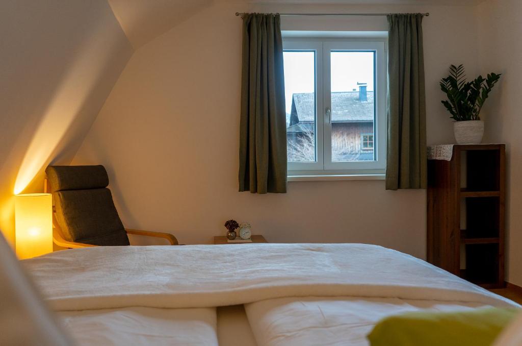 a bedroom with a bed and a window at s`Hauserl 311 in Altaussee