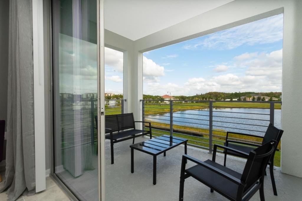 Sweet Suite Sleeps 6 Storey Lake by Shine Villas apts, Kissimmee