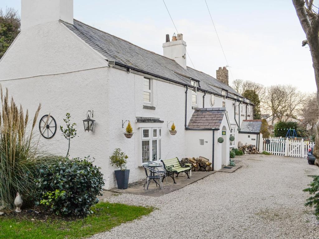 Bryn Euryn Cottage in Rhôs-on-Sea, Conwy, Wales