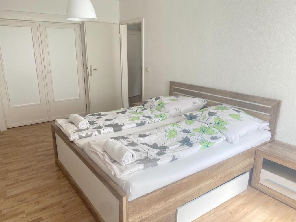 Zentrale 2-Zimmer Wohnung in Altstadt & Bahnhofsnähe ( überdachte Gartenterasse ) - Apartment Mit 1 Schlafzimmer