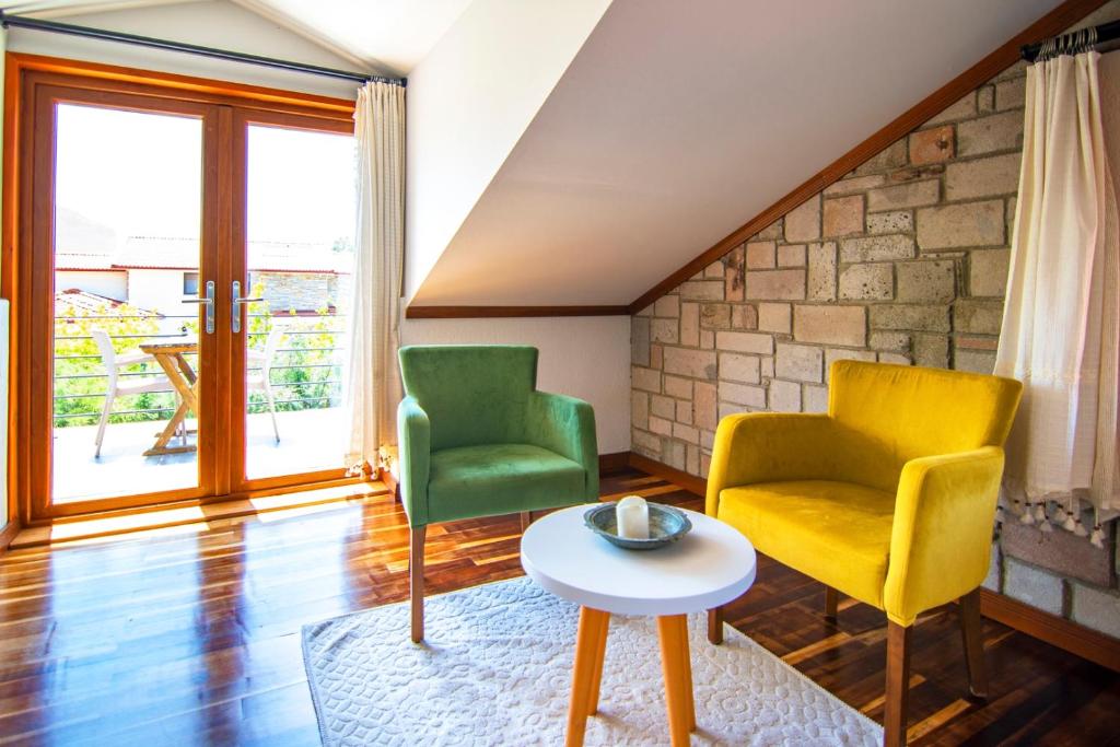 A seating area at Dalyan Villa StoneHouse-1