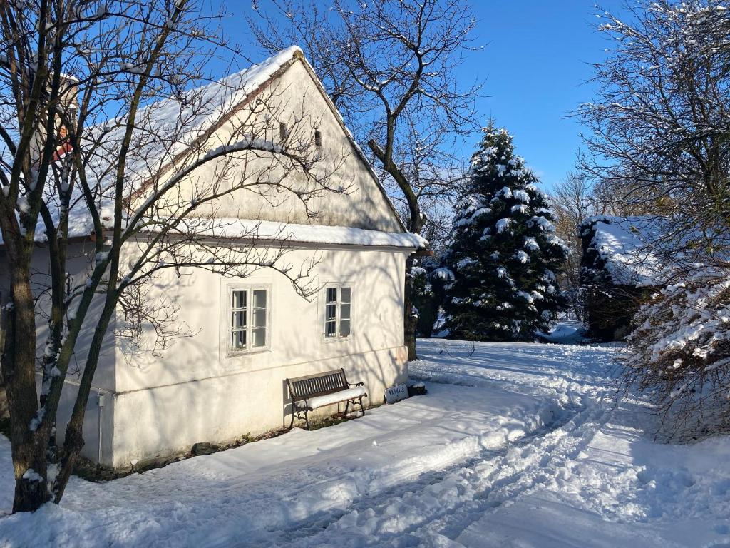 Romantická chalúpka na polosamote - Two-Bedroom House