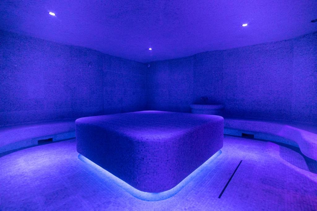 Bazén v ubytování HVOYA Apart-Hotel & SPA nebo v jeho okolí
