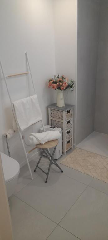 Light Brown Central Apartment - 6