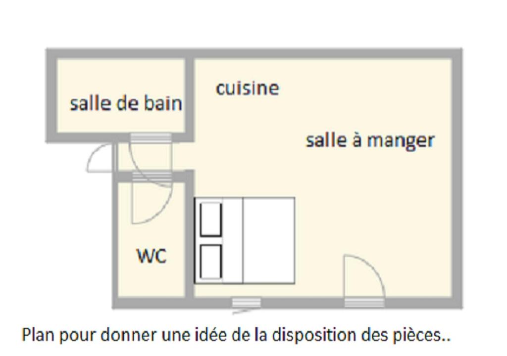 een plattegrond van een kamer met: bij Studio plain-pied in Montjaux