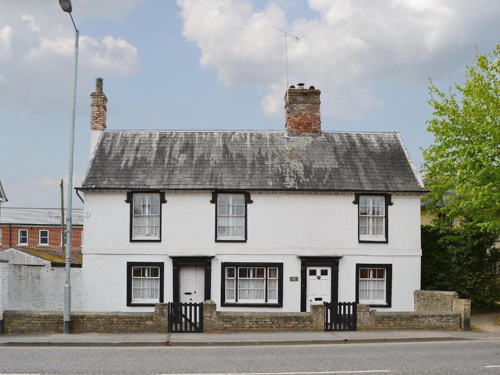 an old white house on the side of a street at Varley House in Saxmundham
