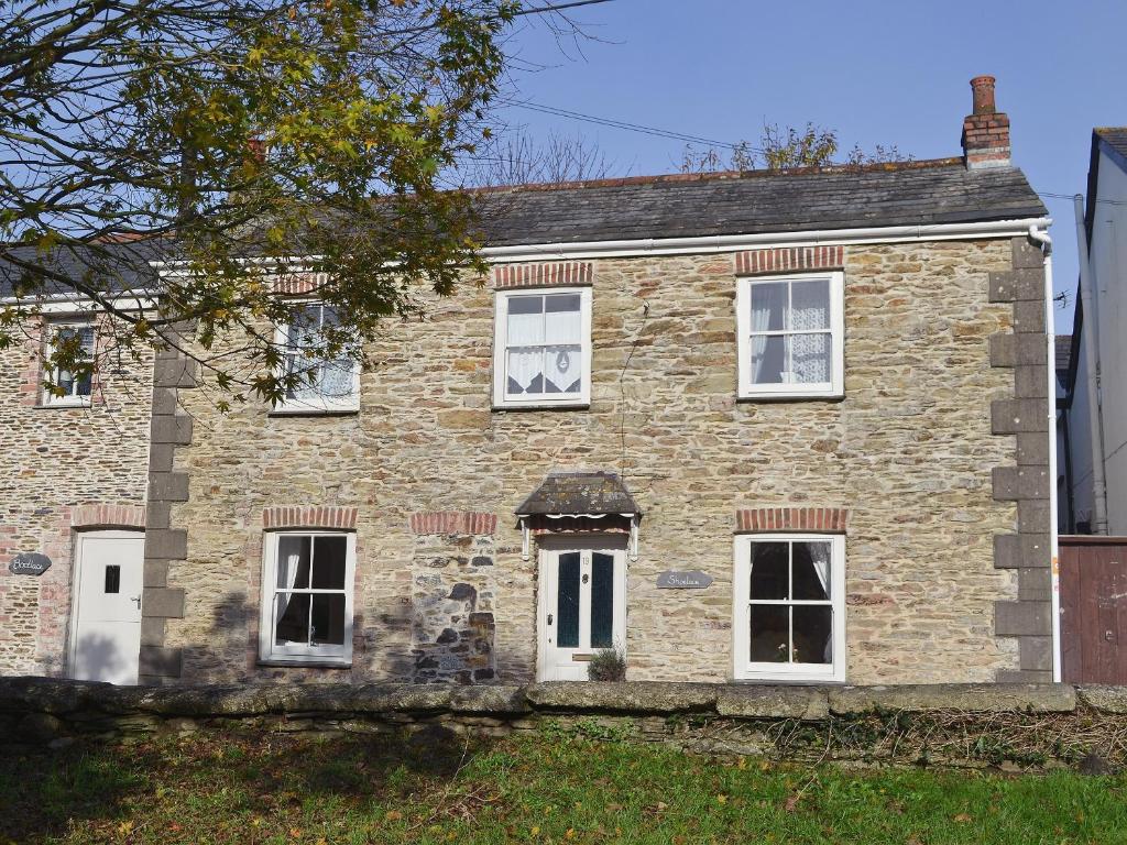 Shoelace Cottage in Tywardreath, Cornwall, England