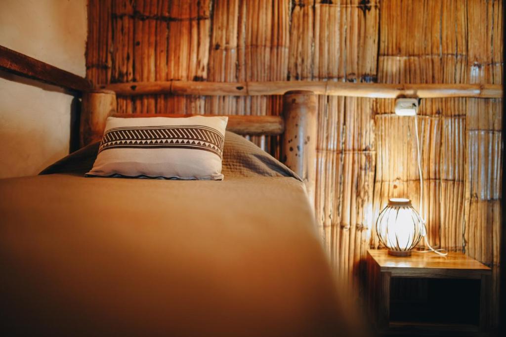 Tiki Limbo - Cama Individual En Habitación De 4 Camas