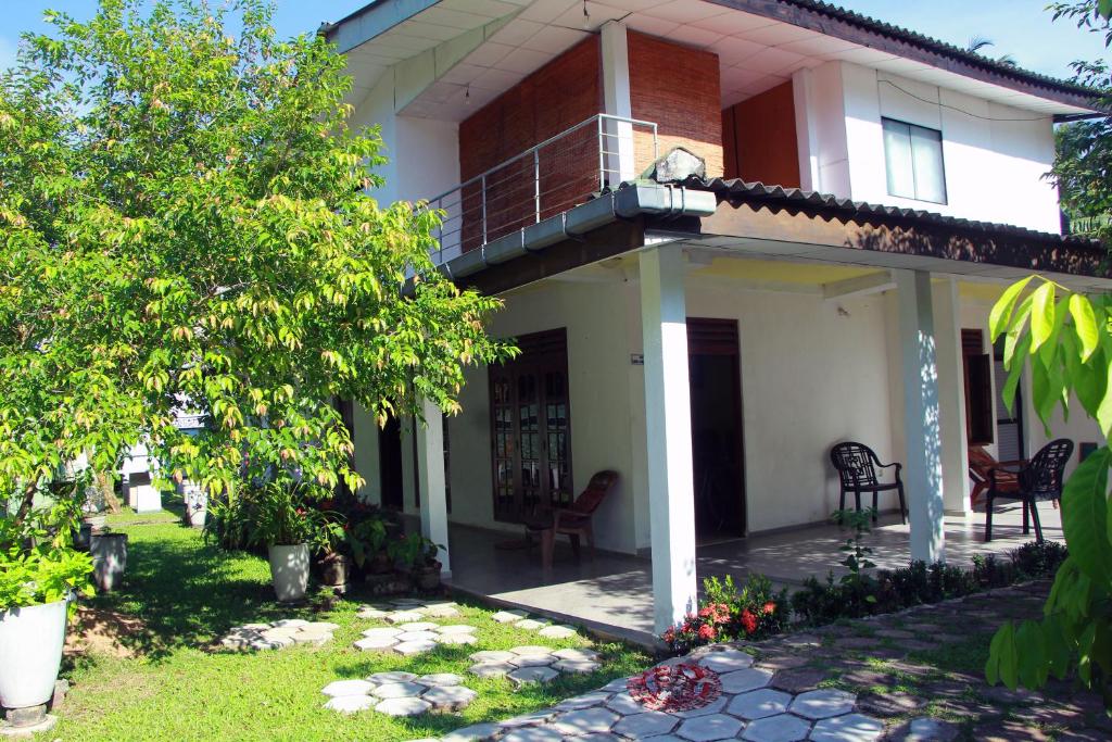 a house with a balcony and a patio at Sumith Villa in Weligama