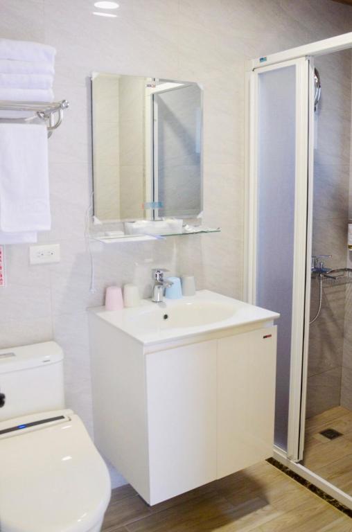 Ένα μπάνιο στο Rebecca Hostel
