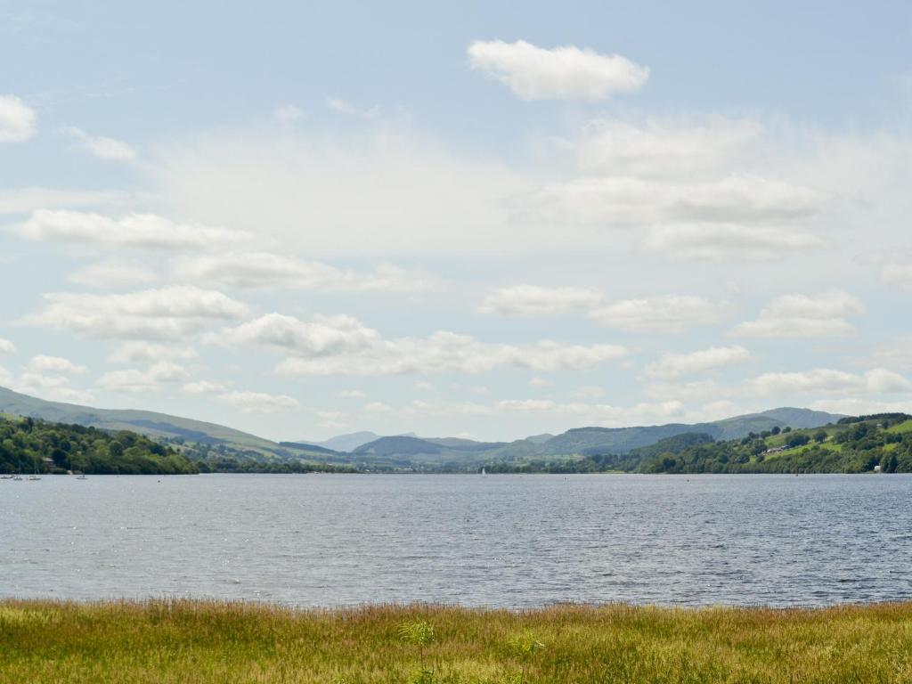 a large body of water with mountains in the background at Maesmor in Bala