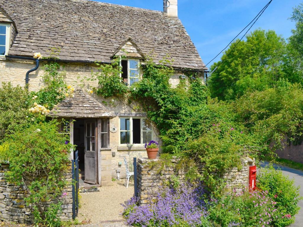 The Old Post Office - 27967, Chedworth – Updated 2024 Prices