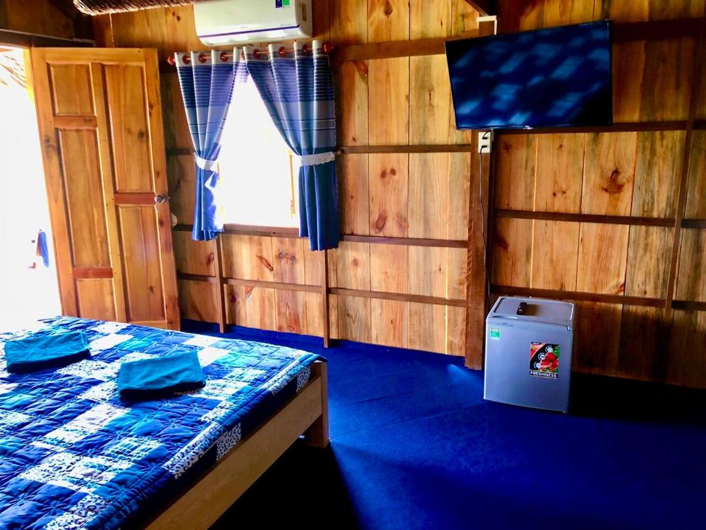 Mekong Cozy Travel Breakfast DinnerTwoBoatTours Included for 2nights - Superior Bungalow