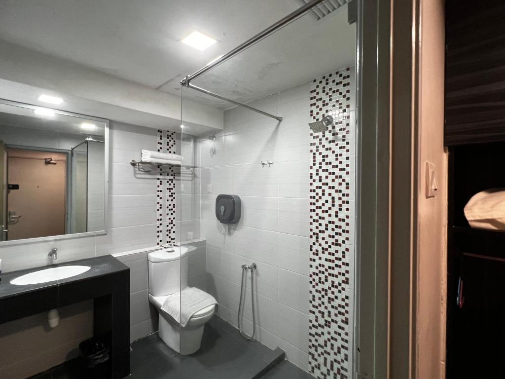 Koupelna v ubytování Signature Hotel