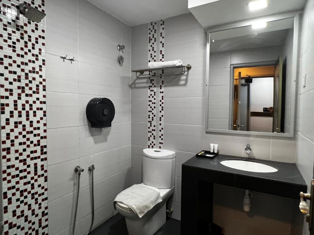 Koupelna v ubytování Signature Hotel