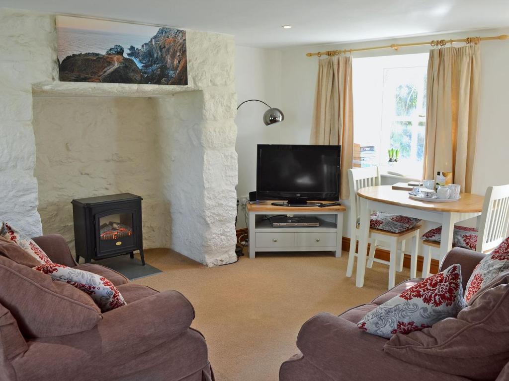 2 Woodford Cottages in Marazion, Cornwall, England