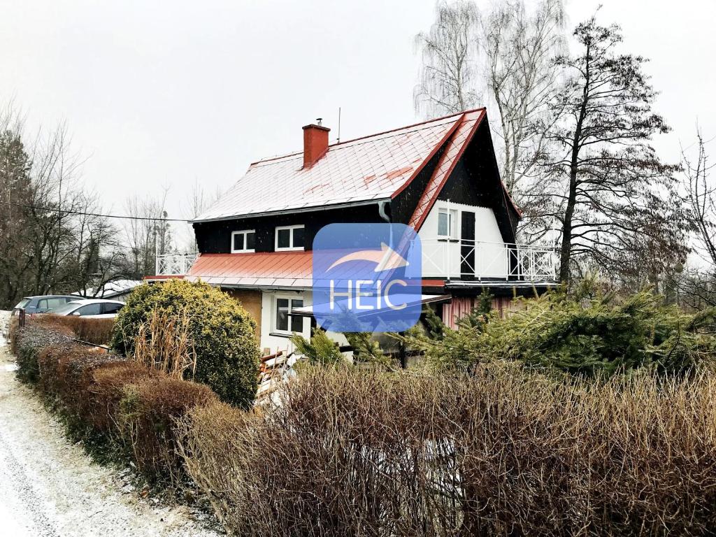Budova, kde se chata nachází