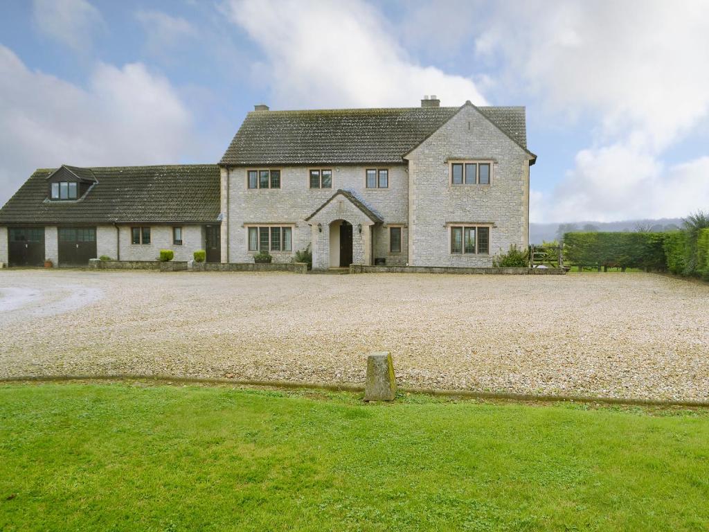 a large house with a large gravel driveway at Canon Court Farm in Haydon