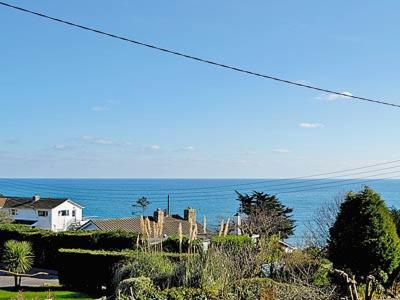 a view of a house and the ocean at Ponsgwedhen in Coverack