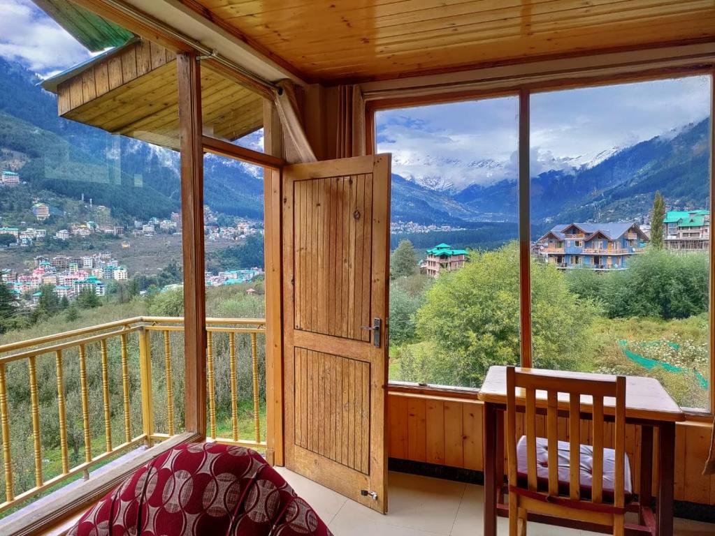 Nespecifikovaný výhled na hory nebo výhled na hory při pohledu z hotelu