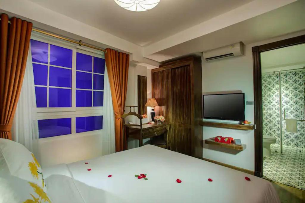 Phòng Deluxe Giường Đôi Nhìn Ra Thành Phố