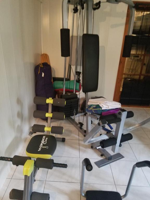 Posilňovňa alebo fitness centrum v ubytovaní Villa Normandy