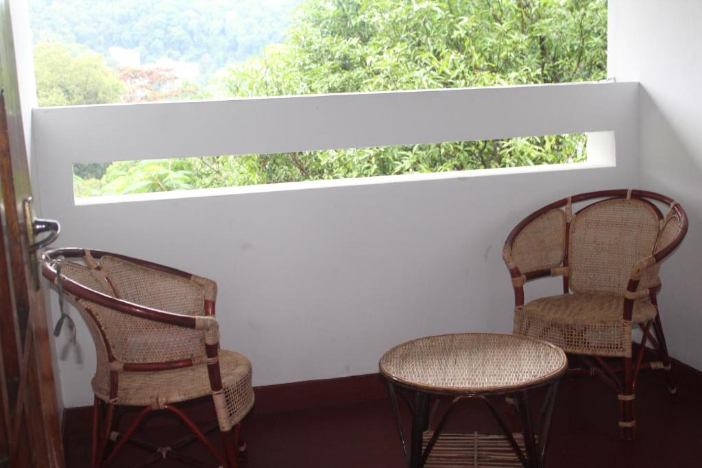 Μπαλκόνι ή βεράντα στο Lazy Bear Best Hostel in Kandy
