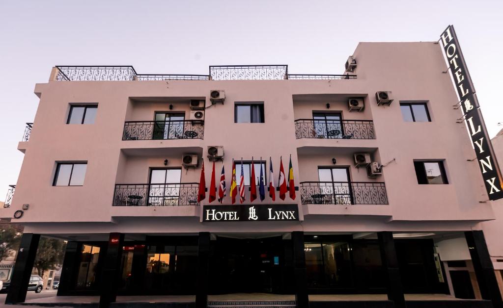 una representación de la parte delantera del hotel en Hôtel Lynx en Agadir