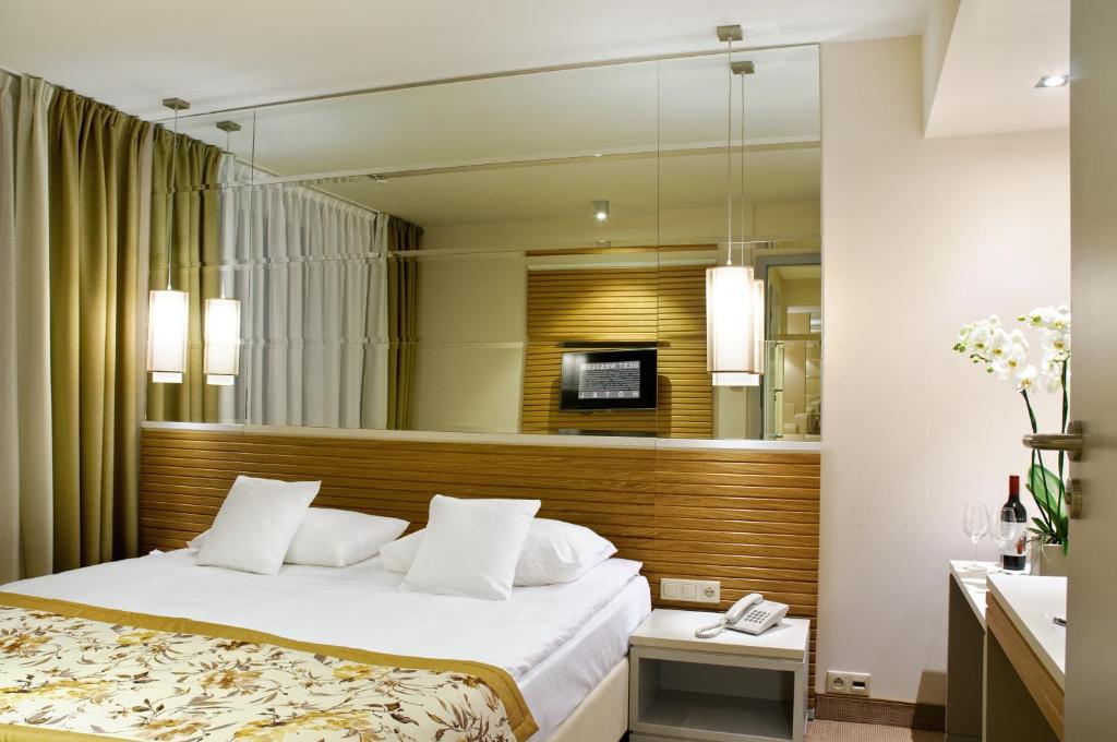 Postel nebo postele na pokoji v ubytování Hotel Petropol