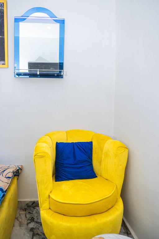 Posezení v ubytování Spectacular 3/4-Bed-Apt With 24hrs Power And FAST Wi-Fi